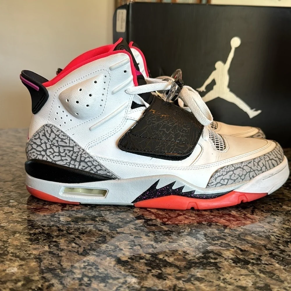 Jordan Retro son of mars hot lava Sneakers EUC 10.5